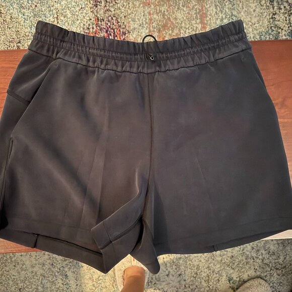 Lululemon Softstreme High-Rise Short 4" in Charcoal Gray - Picture 2 of 4